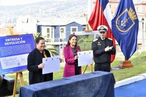 Ministerio de Defensa, Bienes Nacionales y Armada de Chile firman acta de entrega de terrenos fiscales Ministerio de Defensa, Bienes Nacionales y Armada de Chile firman acta de entrega de terrenos fiscales