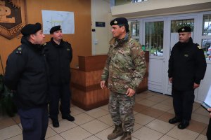 Efectivos de la Armada resguardan la seguridad de los locales de votación en las provincias de Concepción y Arauco Efectivos de la Armada resguardan la seguridad de los locales de votación en las provincias de Concepción y Arauco