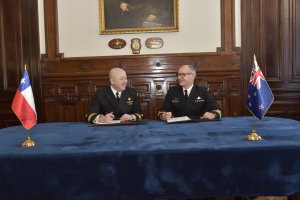 En Valparaíso terminó la VI reunión de Estados Mayores entre la Real Armada de Nueva Zelanda y la Armada de Chile En Valparaíso terminó la VI reunión de Estados Mayores entre la Real Armada de Nueva Zelanda y la Armada de Chile
