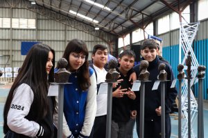 Armada finaliza su Desembarco Cultural en Ñuble en el Liceo Técnico Profesional "Violeta Parra" de San Carlos Armada finaliza su Desembarco Cultural en Ñuble en el Liceo Técnico Profesional "Violeta Parra" de San Carlos