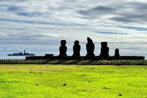 Fragata "Almirante Condell" efectuó recalada operativa en Isla de Pascua Fragata "Almirante Condell" efectuó recalada operativa en Isla de Pascua