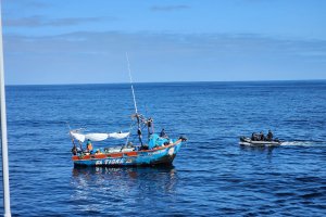 Cuarta Zona Naval sorprende a embarcación pesquera extranjera en Zona Económica Exclusiva Cuarta Zona Naval sorprende a embarcación pesquera extranjera en Zona Económica Exclusiva