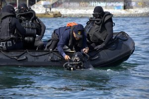 Buzos de combate entrenaron en la bahía de Valparaíso Buzos de combate entrenaron en la bahía de Valparaíso