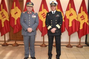 Comandante en jefe de la Segunda Zona Naval presentó saludos protocolares al Comandante de Operaciones Terrestres del Ejército Comandante en jefe de la Segunda Zona Naval presentó saludos protocolares al Comandante de Operaciones Terrestres del Ejército