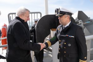Ministro de Relaciones Exteriores Alberto Van Klaveren visita el ATF-60 “Lientur” y ASMAR Magallanes Ministro de Relaciones Exteriores Alberto Van Klaveren visita el ATF-60 “Lientur” y ASMAR Magallanes