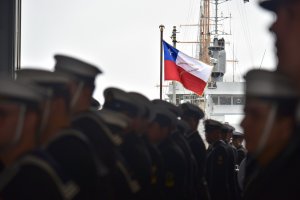 AGB-46 “Almirante Viel” recibe su pabellón de combate AGB-46 “Almirante Viel” recibe su pabellón de combate