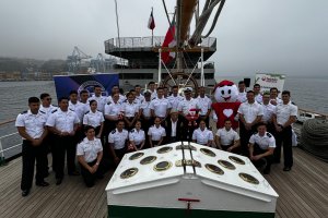 Dotación del BE “Esmeralda” recibió a “Teletín” y participaron de “¿Quién quiere ser solidario?” Dotación del BE “Esmeralda” recibió a “Teletín” y participaron de “¿Quién quiere ser solidario?”