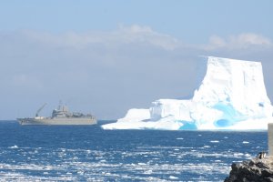 Armada de Chile: El motor logístico del conocimiento en la Antártica Armada de Chile: El motor logístico del conocimiento en la Antártica