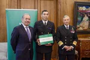 Sargento Primero Marcos Mancilla recibe Premio “Marinero Fuentealba”