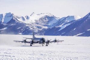 Avión de la Armada de Chile y equipo del Centro de Estudios Científicos aterrizan en Glaciar Unión – Antártica y marcan un hito en la Aviación Naval chilena Avión de la Armada de Chile y equipo del Centro de Estudios Científicos aterrizan en Glaciar Unión – Antártica y marcan un hito en la Aviación Naval chilena