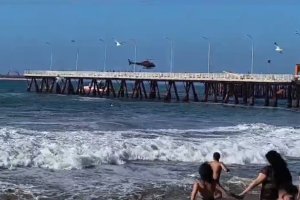 Autoridad Marítima rescata a dos personas en peligro de inmersión en Caleta Portales Autoridad Marítima rescata a dos personas en peligro de inmersión en Caleta Portales
