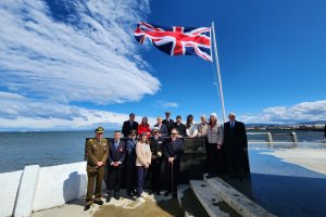 Reconocimiento del Reino Unido a Piloto Pardo en Punta Arenas Reconocimiento del Reino Unido a Piloto Pardo en Punta Arenas