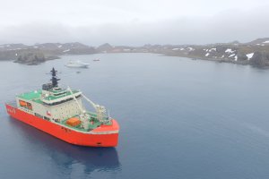 Rompehielos “Almirante Viel” navega por primera vez en aguas antárticas Rompehielos “Almirante Viel” navega por primera vez en aguas antárticas