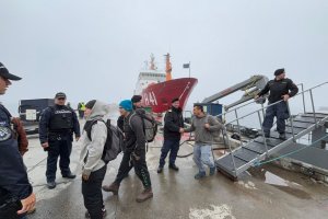 PSH "Cabrales" auxilia a cuatro tripulantes siniestrados en zona aislada del Estrecho de Magallanes PSH "Cabrales" auxilia a cuatro tripulantes siniestrados en zona aislada del Estrecho de Magallanes