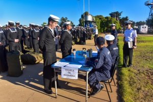 Director de la Academia Politécnica Naval recibe a nuevos alumnos