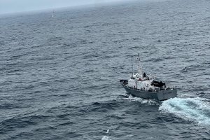 Unidad de la Gobernación Marítima de Coquimbo rescata a tres tripulantes ante inminente hundimiento de un yate