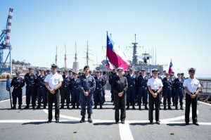 Reclutas de la Escuela Naval “Arturo Prat” realizaron primera visita profesional a Buques de la Escuadra