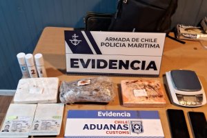 Autoridad Marítima de Puerto Cisnes realiza fiscalización en conjunto con personal de Aduanas