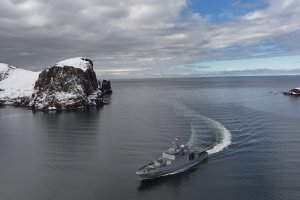 Patrullero “Marinero Fuentealba” cumplió una nueva comisión en el Territorio Chileno Antártico