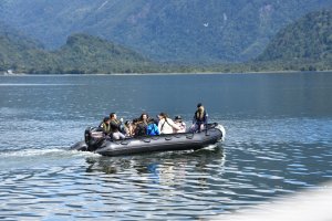 Niños de la "Escuela de Verano Vive Puerto Aysén" realizaron visita a unidades navales Niños de la "Escuela de Verano Vive Puerto Aysén" realizaron visita a unidades navales