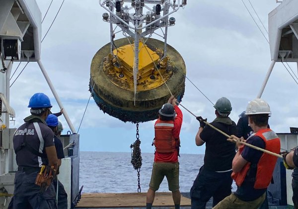 Buque científico Cabo de Hornos realizó reemplazo de boya meteo-oceanográfica en apoyo al Woods Hole Oceanographic Institution.