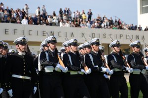 Revista de Reclutas 2025: El hito que marca el inicio de una nueva etapa en la Escuela Naval
