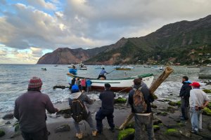 Capitanía de Puerto de Juan Fernández asistió exitoso desvarado de embarcación