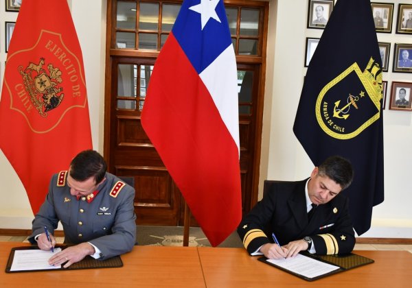 Dirección de Educación de la Armada firmó convenio de colaboración académica con el Comando de Educación y doctrina del Ejército