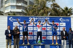 Triatletas de la Armada de Chile destacaron en el 28º Triatlón Internacional de Viña del Mar