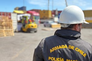 Policía Marítima de la Armada y Aduana permitió incautar otras 216 toneladas de precursores químicos Policía Marítima de la Armada y Aduana permitió incautar otras 216 toneladas de precursores químicos