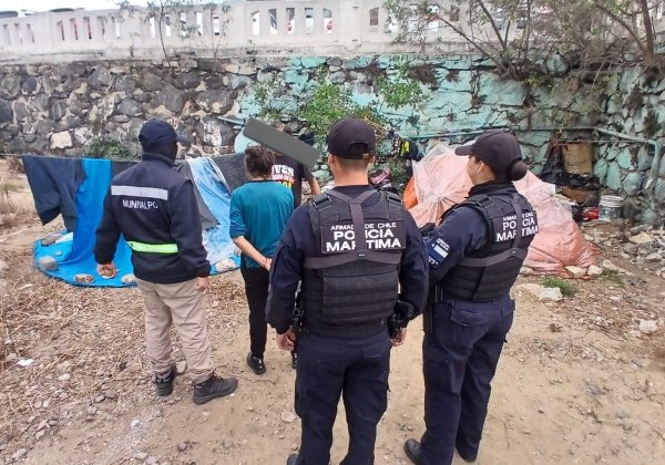 Policía Marítima y Municipalidad de Valparaíso recuperan espacios públicos en el borde costero