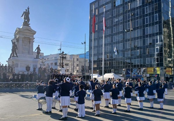 Cinco mil estudiantes rindieron homenaje a las Glorias Navales en Valparaíso