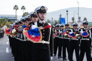 Escuela Naval participó en desfiles cívico-militares en Las Condes y Lo Barnechea