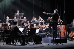 PUCV y Banda de Conciertos de la Armada ofrecieron homenaje a las Glorias Navales