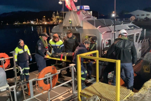Autoridad Marítima de Punta Arenas efectuó evacuación médica de tripulante accidentado en lancha a motor