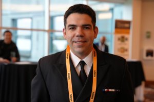 Teniente Primero de la Armada expone en encuentro tecnológico de Canadá