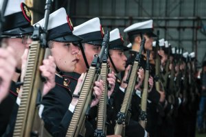 Soldados Conscriptos recibieron armas de servicio tras completar su primer proceso de formación básica militar
