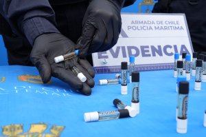 Armada de Chile impide envío de droga líquida a Rapa Nui mediante operativo interagencial