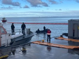 Armada realizó ejercicio de combate a la contaminación en Calbuco