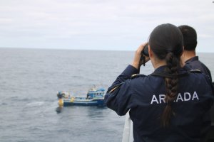 Patrullero “Cabo Odger” realiza operación de fiscalización pesquera oceánica