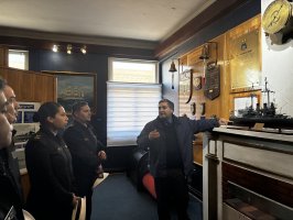 Museo Naval y Marítimo recibió delegación de la Gobernación Marítima de Punta Arenas en visita profesional