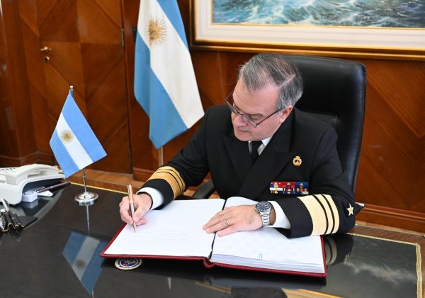 Director General del Territorio Marítimo y de Marina Mercante participó en celebración por el 215° aniversario de la Prefectura Naval Argentina