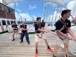 Oficiales invitados extranjeros a bordo del Buque Escuela “Esmeralda”