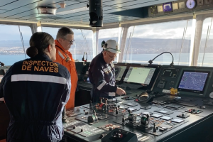 Autoridad Marítima de Punta Arenas y el paso del “Boka Vanguard” por el Estrecho de Magallanes