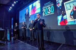 Escuela Naval “Arturo Prat” se presentó en el 8° Summit de Educación Superior “Protagonistas 2030”