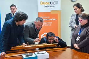 Museo Marítimo Nacional recibe piezas restauradas por alumnos de Duoc Uc