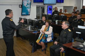 Ministra de Defensa destacó Sistema Nacional de Alarma de Maremotos del SHOA: “Nos pone a la vanguardia”