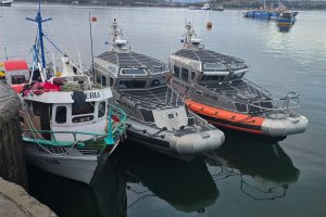 Armada de Chile ejecuta operación “Marejada” para combatir el robo de salmón en Chiloé