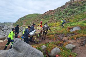 Capitanía de Puerto de Quintero apoyó rescate de pescador deportivo accidentado en roqueríos