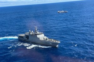 Armada de Chile despliega Unidades navales y aéreas en Rapa Nui para fiscalización y apoyo a la comunidad